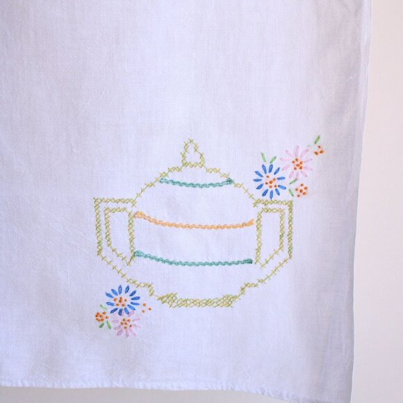 Vintage 1950s Tablecloth Or Kitchen Towel with Cross-stitch Teapot Embroidery - Picture 7 of 10